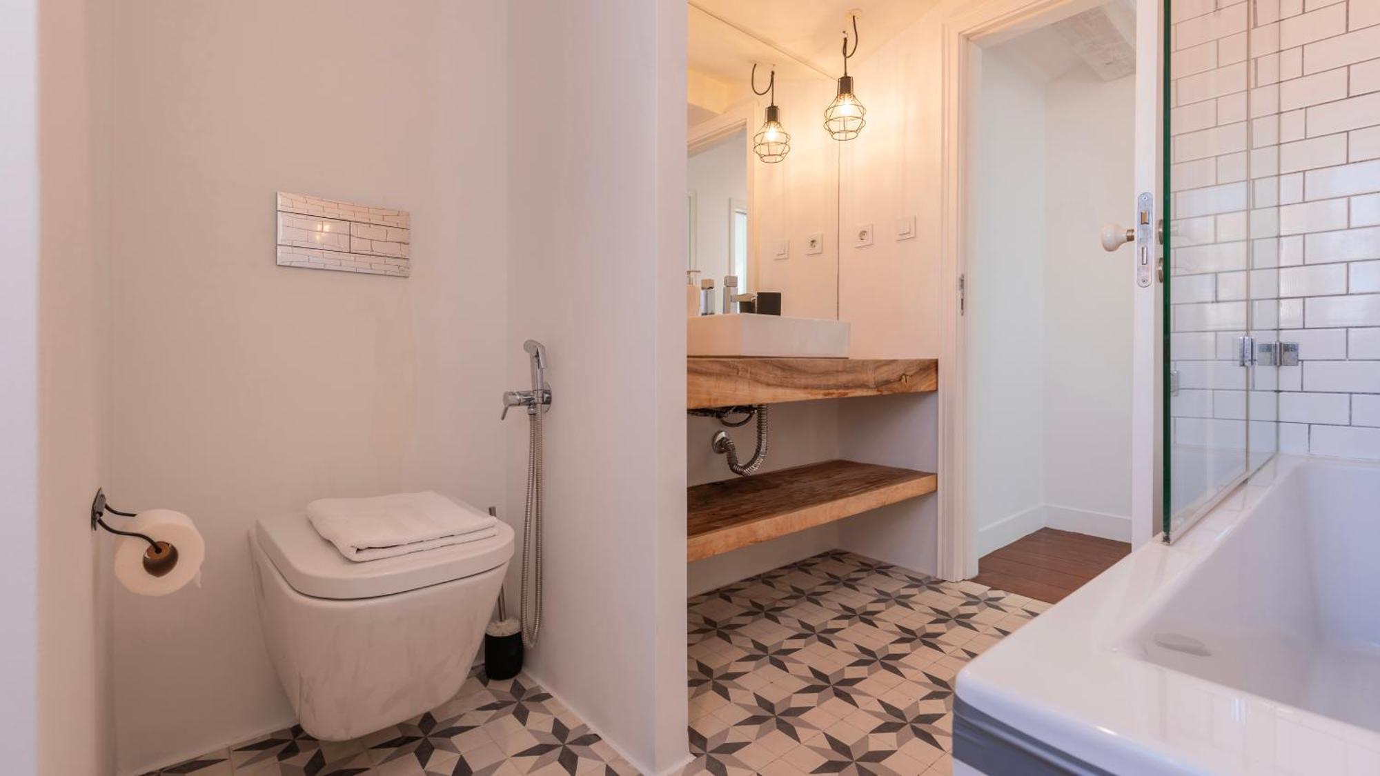 Apartment Charming 3bdr Duplex In Center By Lovelystay *
